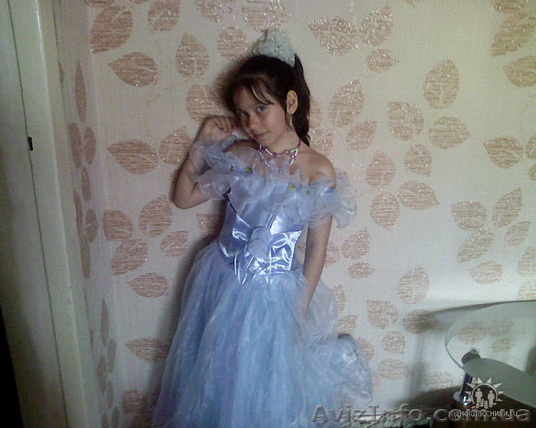 Продаю шикарное платье - <ro>Изображение</ro><ru>Изображение</ru> #1, <ru>Объявление</ru> #1352061