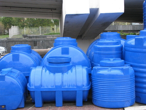Емкость пластиковая,  бочка,  бак для воды 500,  750 1000 2000
