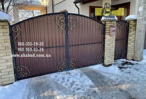 Кованые ворота с профнастилом. Распашные ворота с профнастилом