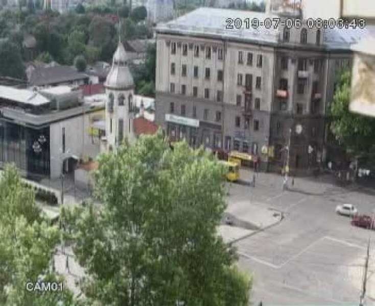 Трехкомнатная квартира в центре - <ro>Изображение</ro><ru>Изображение</ru> #3, <ru>Объявление</ru> #1663532