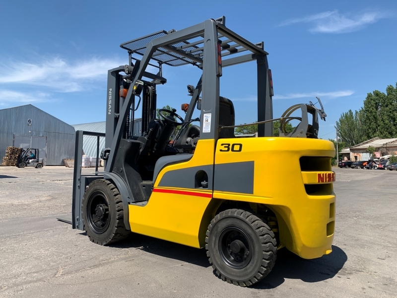 Вилочный погрузчик Nissan на 3 тонны, с синхронным позиционером вил - <ro>Изображение</ro><ru>Изображение</ru> #3, <ru>Объявление</ru> #1744897