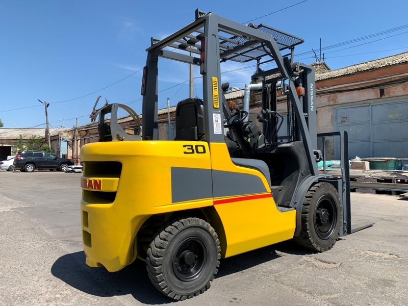 Вилочный погрузчик Nissan на 3 тонны, с синхронным позиционером вил - <ro>Изображение</ro><ru>Изображение</ru> #4, <ru>Объявление</ru> #1744897