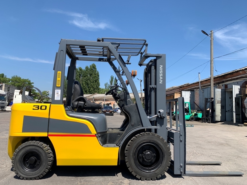 Вилочный погрузчик Nissan на 3 тонны, с синхронным позиционером вил - <ro>Изображение</ro><ru>Изображение</ru> #6, <ru>Объявление</ru> #1744897